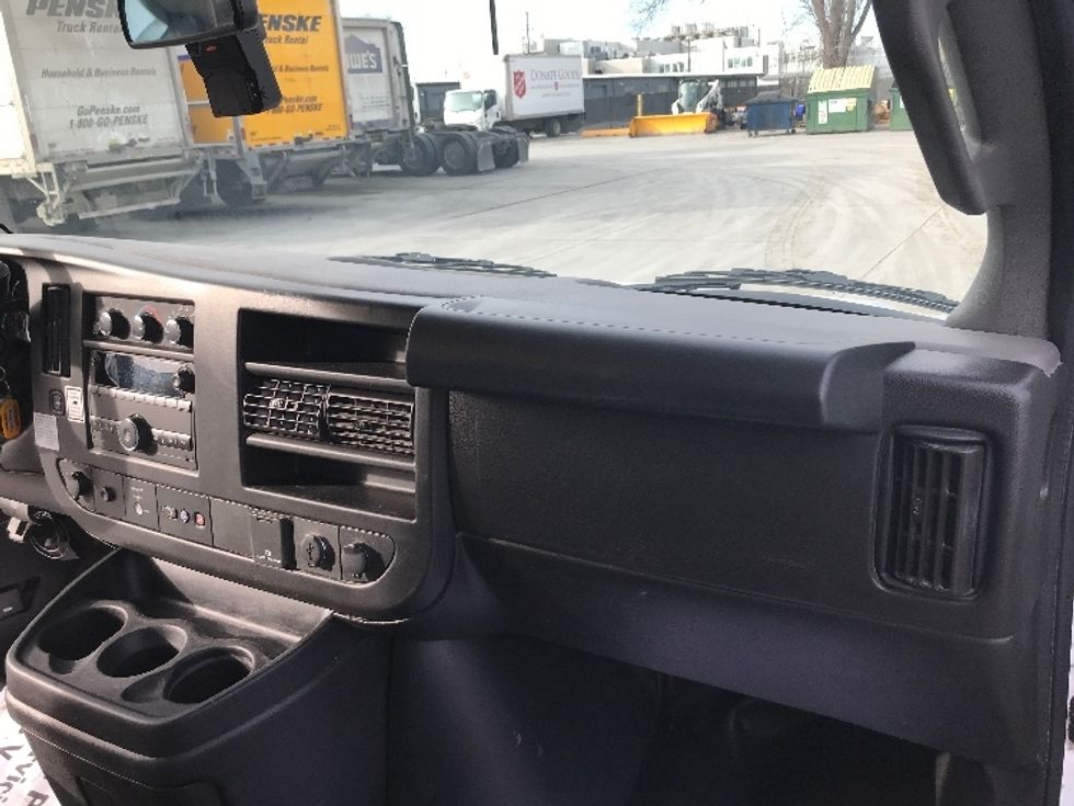 Light Duty Box Truck-Light and Medium Duty Trucks-GMC-2022-Savana G33903-Des Moines-IA-31,372\n\t\tmiles-$ 45,000 - Image 20