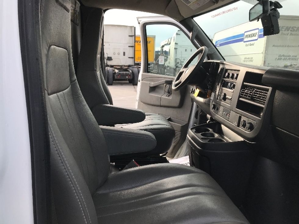 Light Duty Box Truck-Light and Medium Duty Trucks-GMC-2022-Savana G33903-Des Moines-IA-31,372\n\t\tmiles-$ 45,000 - Image 21