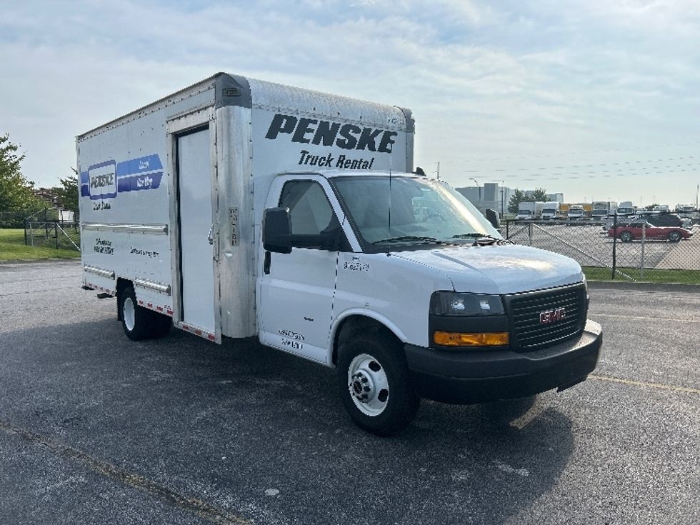 Light Duty Box Truck-Light and Medium Duty Trucks-GMC-2022-Savana G33903-Des Moines-IA-66,701\n\t\tmiles-$ 38,000 - Image 1