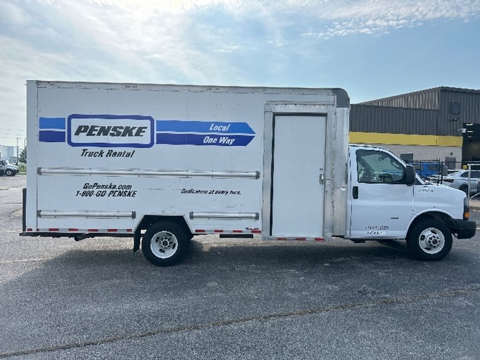 Light Duty Box Truck-Light and Medium Duty Trucks-GMC-2022-Savana G33903-Des Moines-IA-66,701\n\t\tmiles-$ 38,000 - Image 12