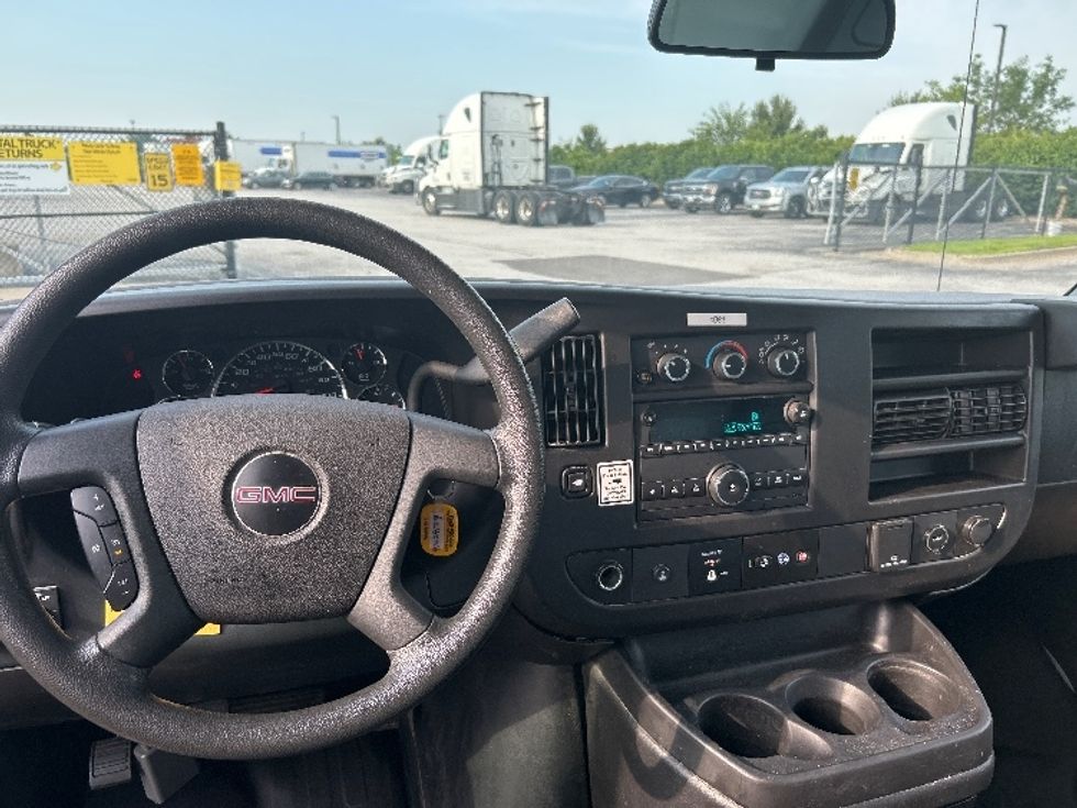 Light Duty Box Truck-Light and Medium Duty Trucks-GMC-2022-Savana G33903-Des Moines-IA-66,701\n\t\tmiles-$ 38,000 - Image 15