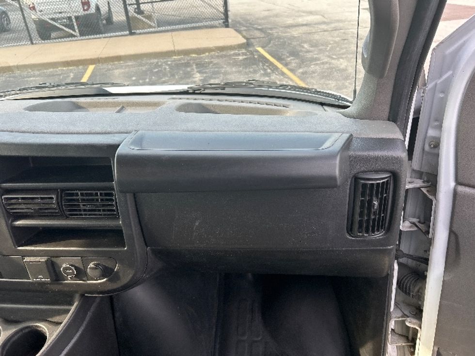 Light Duty Box Truck-Light and Medium Duty Trucks-GMC-2022-Savana G33903-Des Moines-IA-66,701\n\t\tmiles-$ 38,000 - Image 18