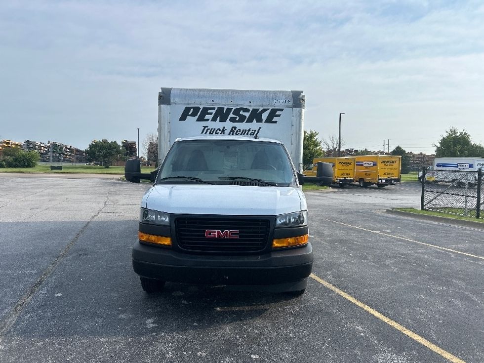Light Duty Box Truck-Light and Medium Duty Trucks-GMC-2022-Savana G33903-Des Moines-IA-66,701\n\t\tmiles-$ 38,000 - Image 2
