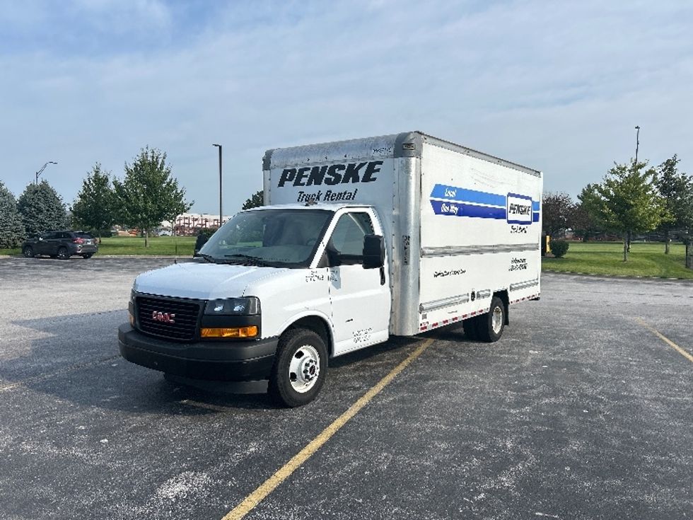 Light Duty Box Truck-Light and Medium Duty Trucks-GMC-2022-Savana G33903-Des Moines-IA-66,701\n\t\tmiles-$ 38,000 - Image 3
