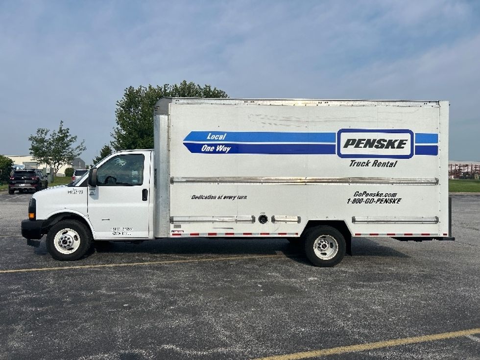 Light Duty Box Truck-Light and Medium Duty Trucks-GMC-2022-Savana G33903-Des Moines-IA-66,701\n\t\tmiles-$ 38,000 - Image 4