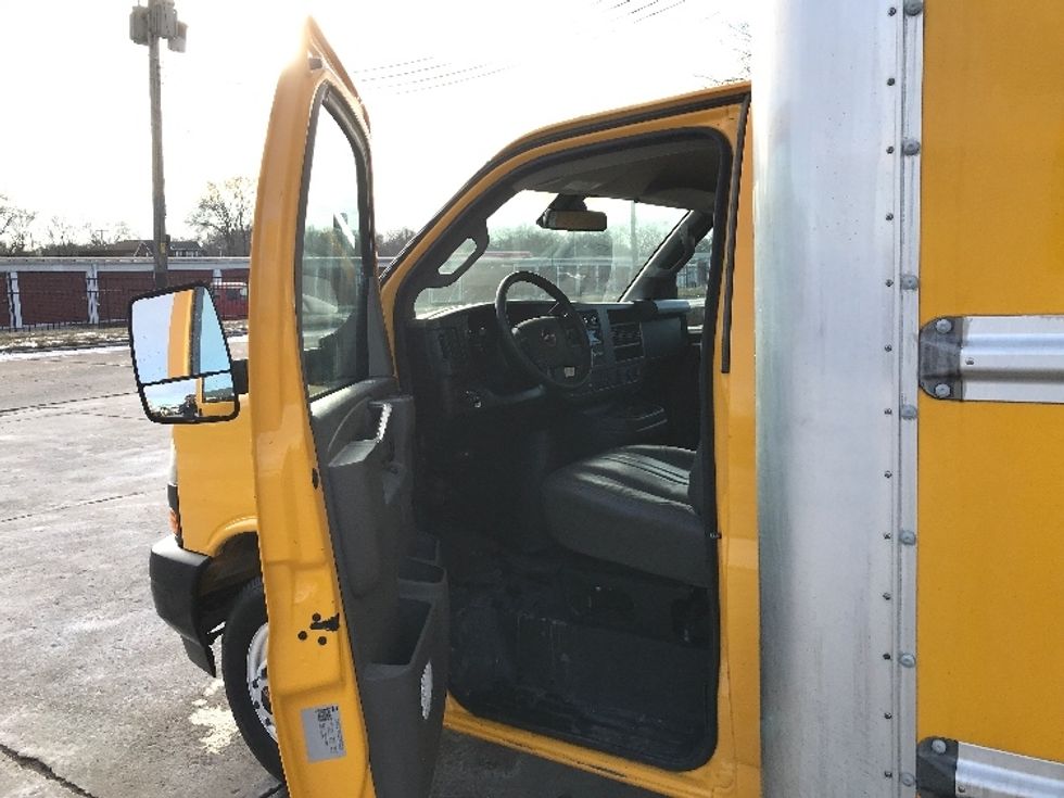 Light Duty Box Truck-Light and Medium Duty Trucks-GMC-2022-Savana G33903-Des Moines-IA-86,916\n\t\tmiles-$ 29,500 - Image 16