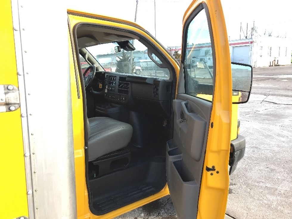 Light Duty Box Truck-Light and Medium Duty Trucks-GMC-2022-Savana G33903-Des Moines-IA-86,916\n\t\tmiles-$ 29,500 - Image 20