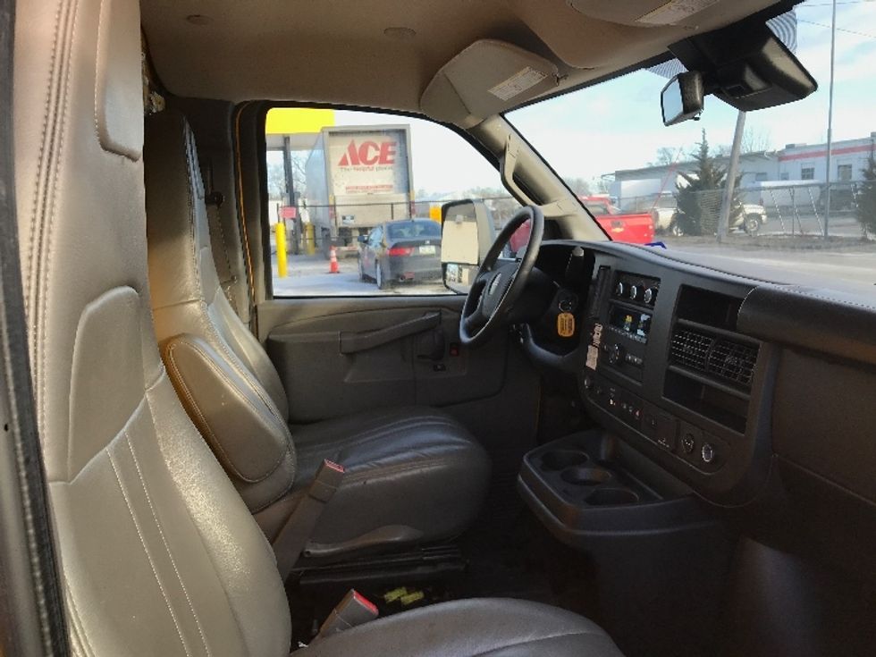 Light Duty Box Truck-Light and Medium Duty Trucks-GMC-2022-Savana G33903-Des Moines-IA-86,916\n\t\tmiles-$ 29,500 - Image 22