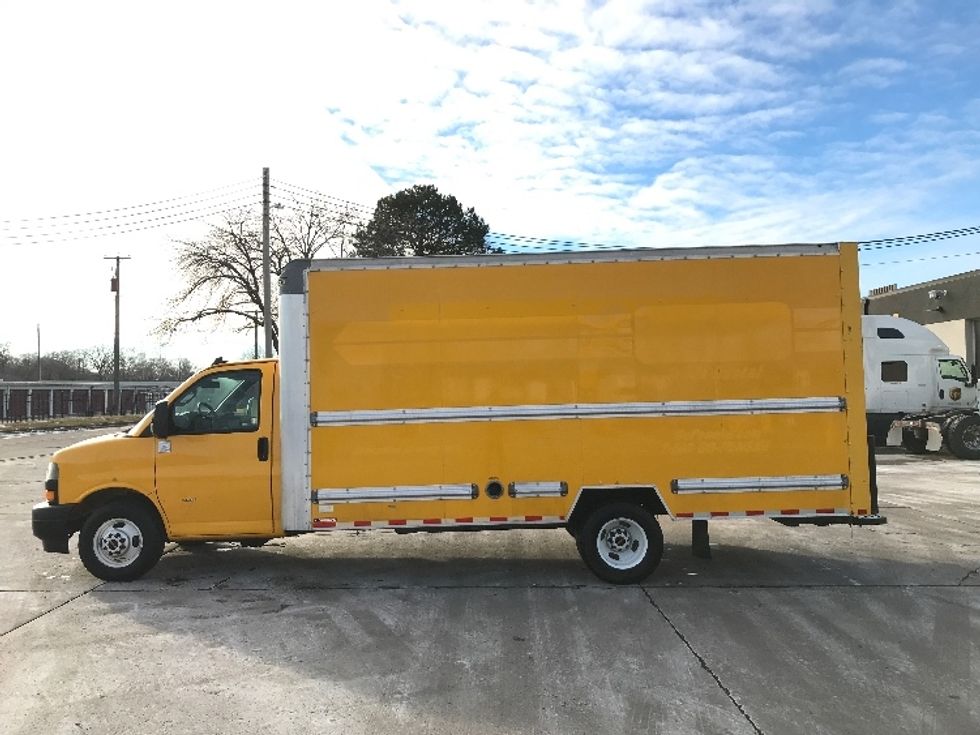 Light Duty Box Truck-Light and Medium Duty Trucks-GMC-2022-Savana G33903-Des Moines-IA-86,916\n\t\tmiles-$ 29,500 - Image 4