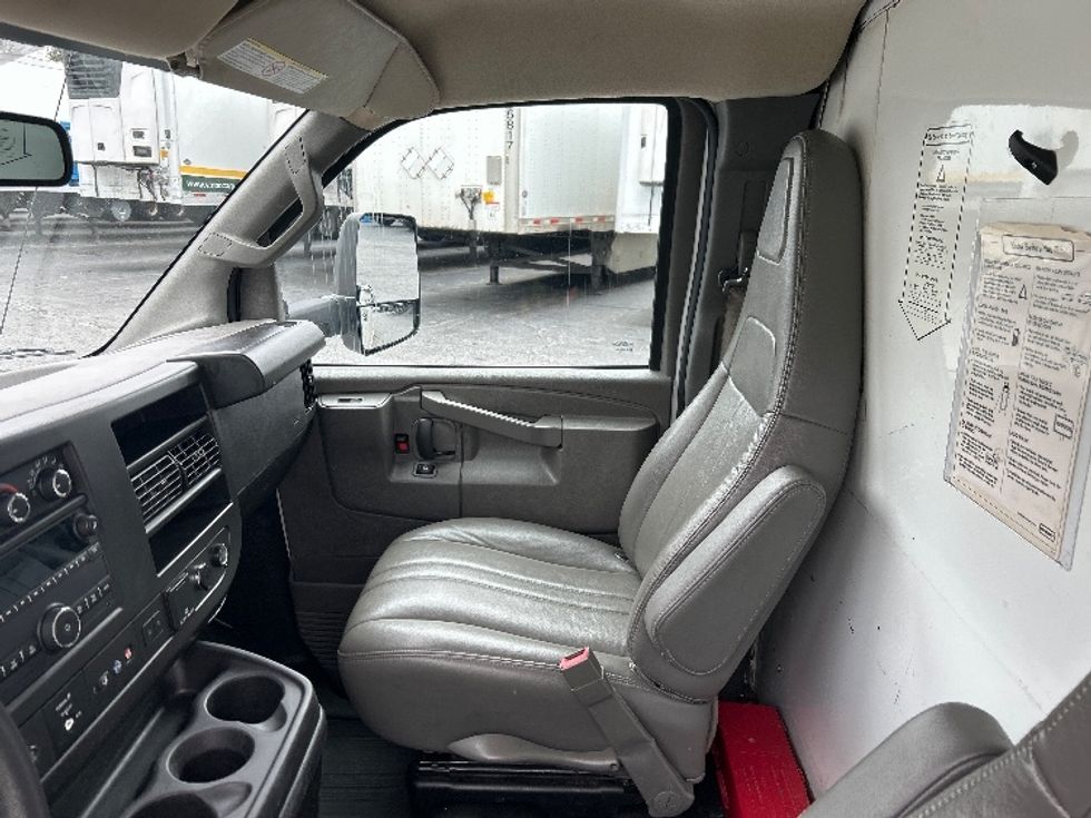 Light Duty Box Truck-Light and Medium Duty Trucks-GMC-2022-Savana G33903-Duluth-GA-114,130\n\t\tmiles-$ 30,750 - Image 19