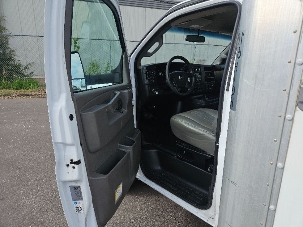 Light Duty Box Truck-Light and Medium Duty Trucks-GMC-2022-Savana G33903-Eagan-MN-120,447\n\t\tmiles-$ 27,750 - Image 16
