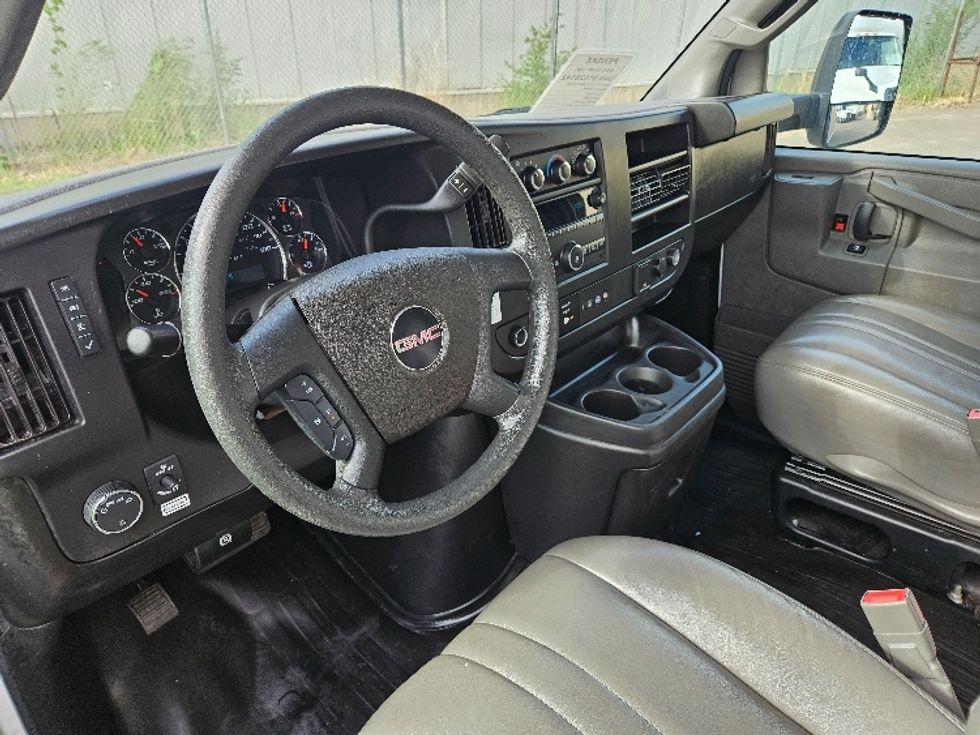 Light Duty Box Truck-Light and Medium Duty Trucks-GMC-2022-Savana G33903-Eagan-MN-120,447\n\t\tmiles-$ 27,750 - Image 17