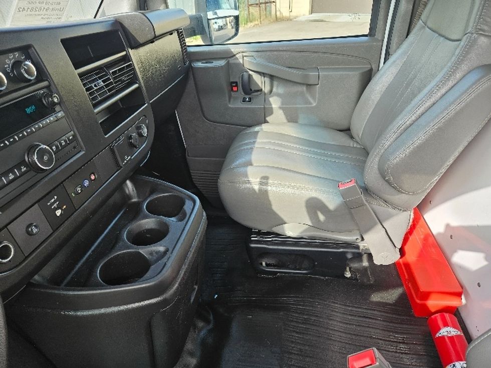 Light Duty Box Truck-Light and Medium Duty Trucks-GMC-2022-Savana G33903-Eagan-MN-120,447\n\t\tmiles-$ 27,750 - Image 19