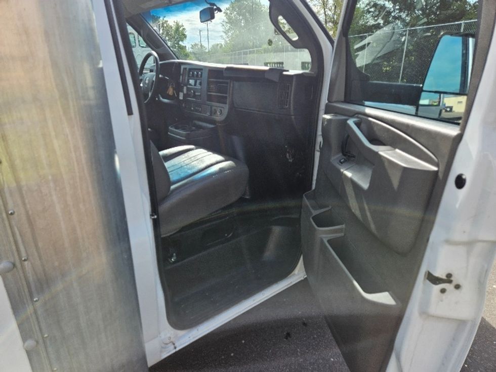 Light Duty Box Truck-Light and Medium Duty Trucks-GMC-2022-Savana G33903-Eagan-MN-120,447\n\t\tmiles-$ 27,750 - Image 20