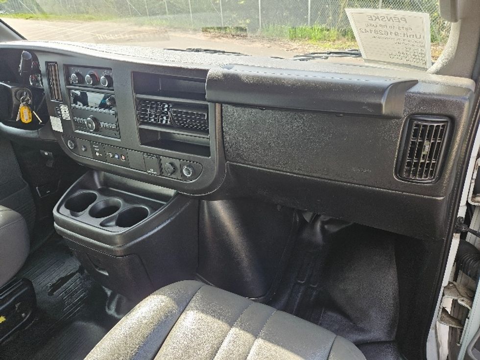Light Duty Box Truck-Light and Medium Duty Trucks-GMC-2022-Savana G33903-Eagan-MN-120,447\n\t\tmiles-$ 27,750 - Image 21