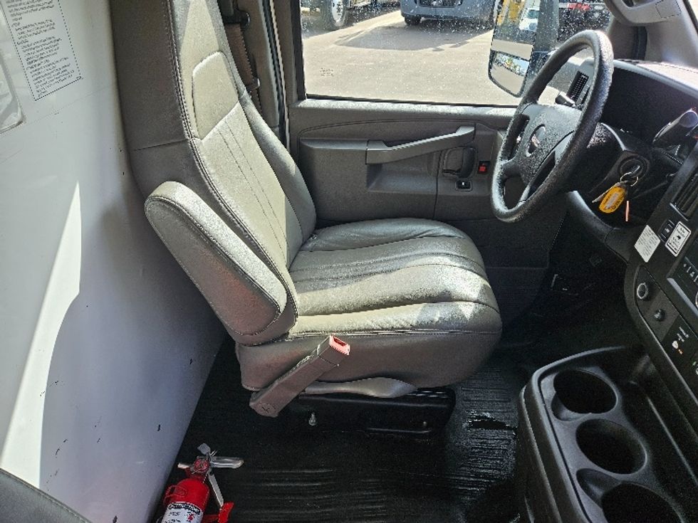 Light Duty Box Truck-Light and Medium Duty Trucks-GMC-2022-Savana G33903-Eagan-MN-120,447\n\t\tmiles-$ 27,750 - Image 22