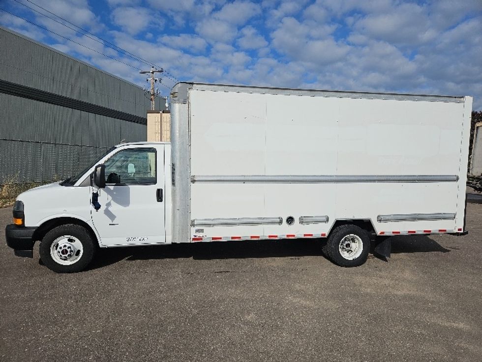 Light Duty Box Truck-Light and Medium Duty Trucks-GMC-2022-Savana G33903-Eagan-MN-120,447\n\t\tmiles-$ 27,750 - Image 4