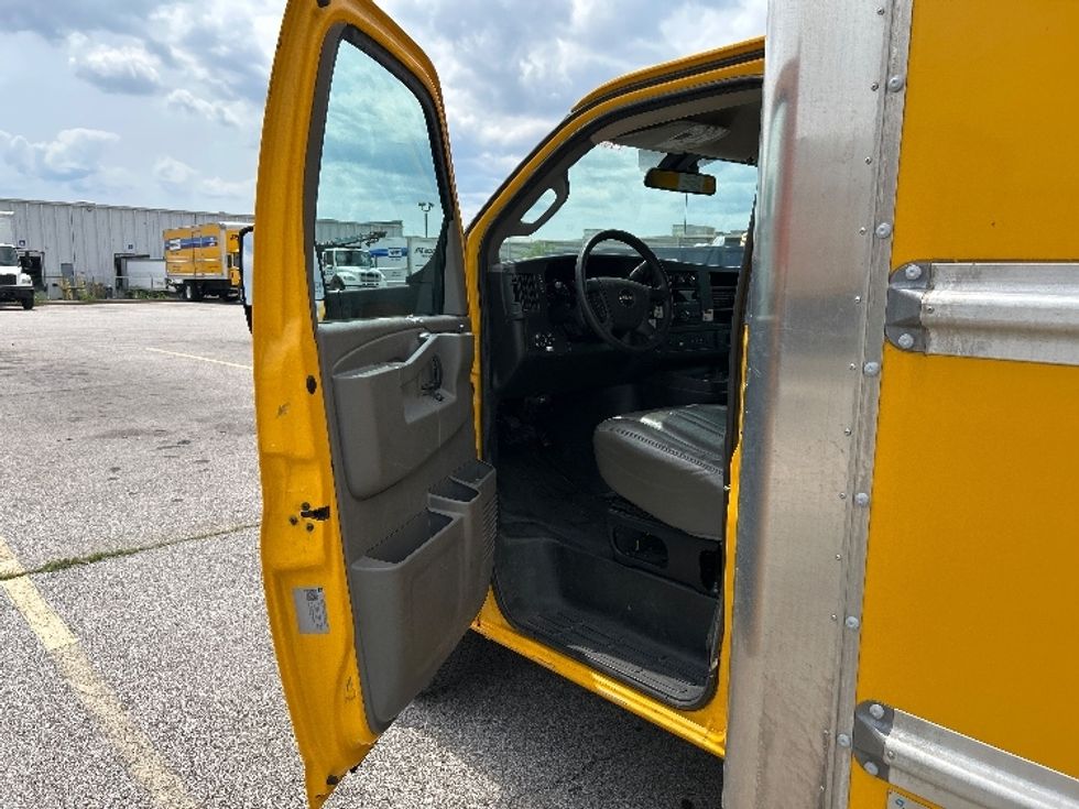 Light Duty Box Truck-Light and Medium Duty Trucks-GMC-2022-Savana G33903-Earth City-MO-104,942\n\t\tmiles-$ 12,000 - Image 16