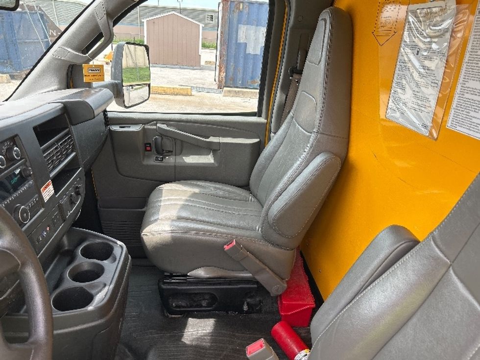 Light Duty Box Truck-Light and Medium Duty Trucks-GMC-2022-Savana G33903-Earth City-MO-104,942\n\t\tmiles-$ 12,000 - Image 19
