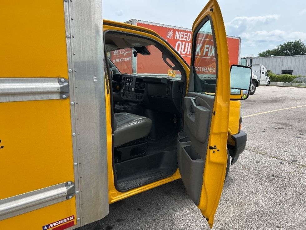 Light Duty Box Truck-Light and Medium Duty Trucks-GMC-2022-Savana G33903-Earth City-MO-104,942\n\t\tmiles-$ 12,000 - Image 20