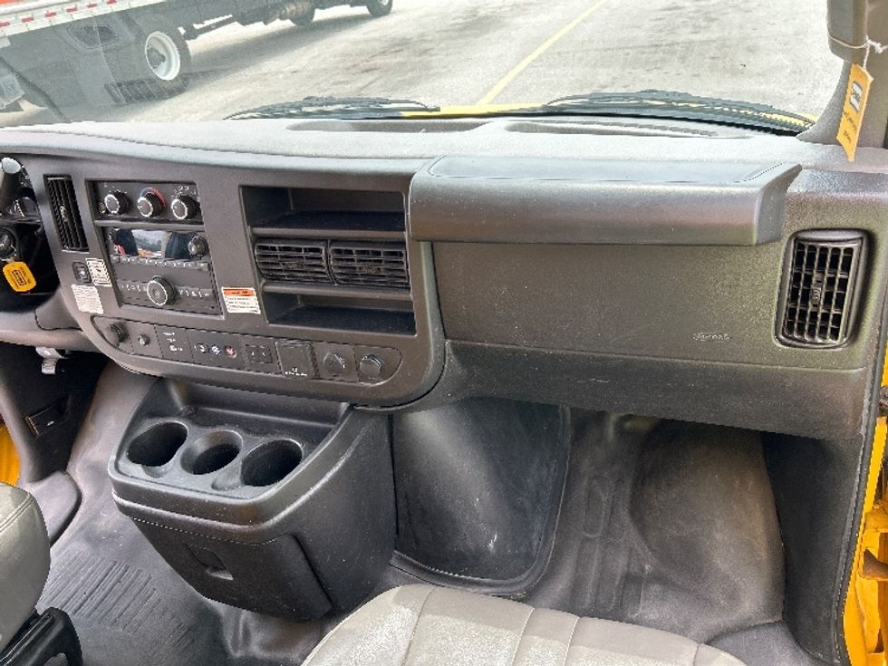 Light Duty Box Truck-Light and Medium Duty Trucks-GMC-2022-Savana G33903-Earth City-MO-104,942\n\t\tmiles-$ 12,000 - Image 21