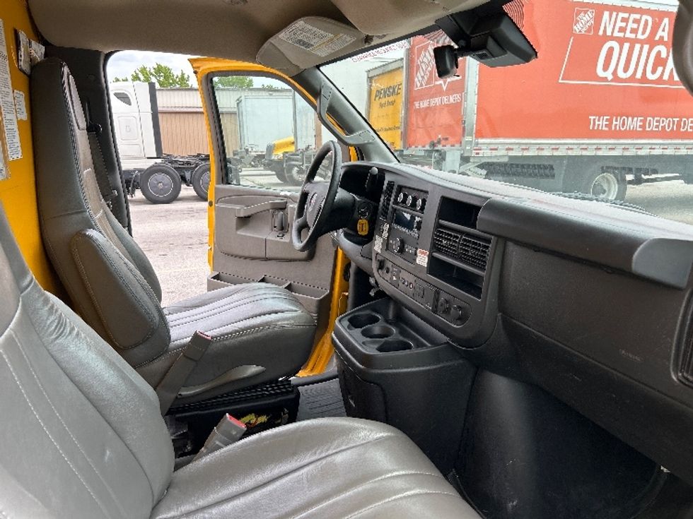 Light Duty Box Truck-Light and Medium Duty Trucks-GMC-2022-Savana G33903-Earth City-MO-104,942\n\t\tmiles-$ 12,000 - Image 22
