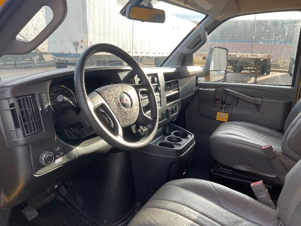 Light Duty Box Truck-Light and Medium Duty Trucks-GMC-2022-Savana G33903-Earth City-MO-88,204\n\t\tmiles-$ 29,500 - Image 16