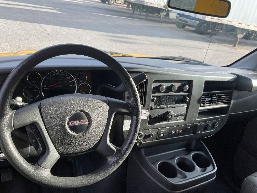 Light Duty Box Truck-Light and Medium Duty Trucks-GMC-2022-Savana G33903-Earth City-MO-88,204\n\t\tmiles-$ 29,500 - Image 17