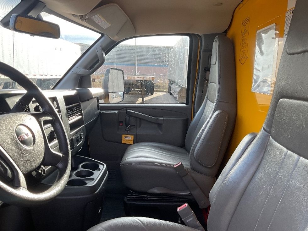 Light Duty Box Truck-Light and Medium Duty Trucks-GMC-2022-Savana G33903-Earth City-MO-88,204\n\t\tmiles-$ 29,500 - Image 18