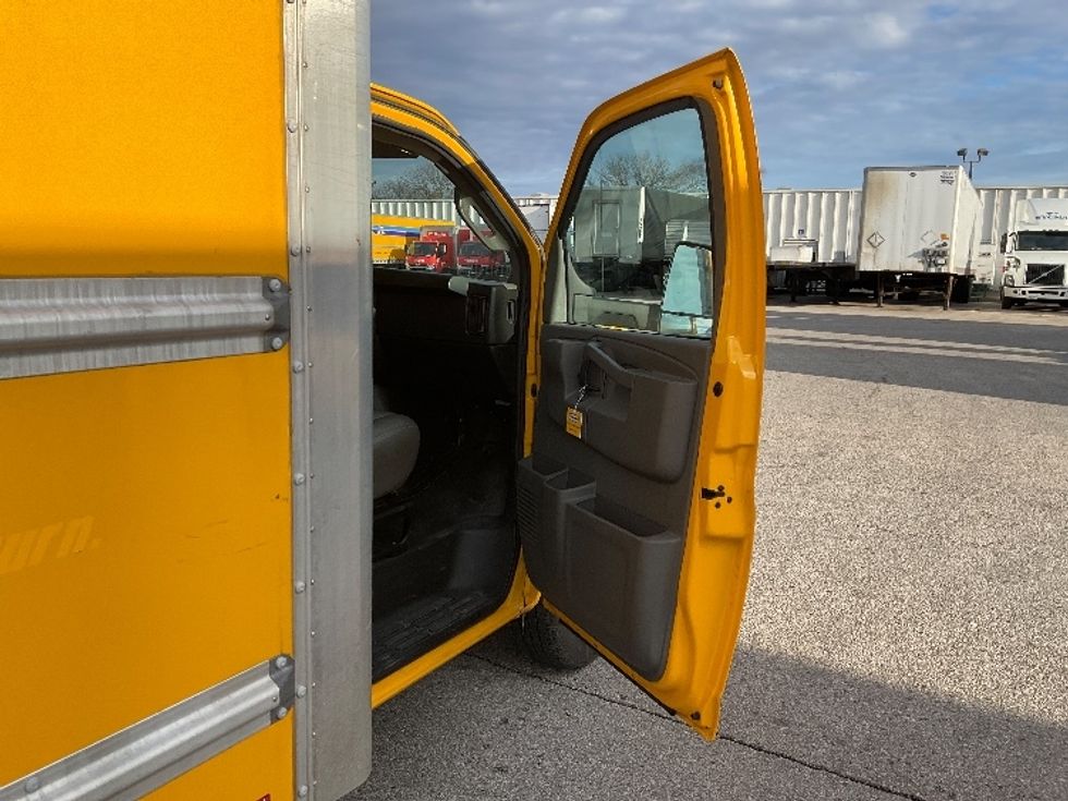 Light Duty Box Truck-Light and Medium Duty Trucks-GMC-2022-Savana G33903-Earth City-MO-88,204\n\t\tmiles-$ 29,500 - Image 19