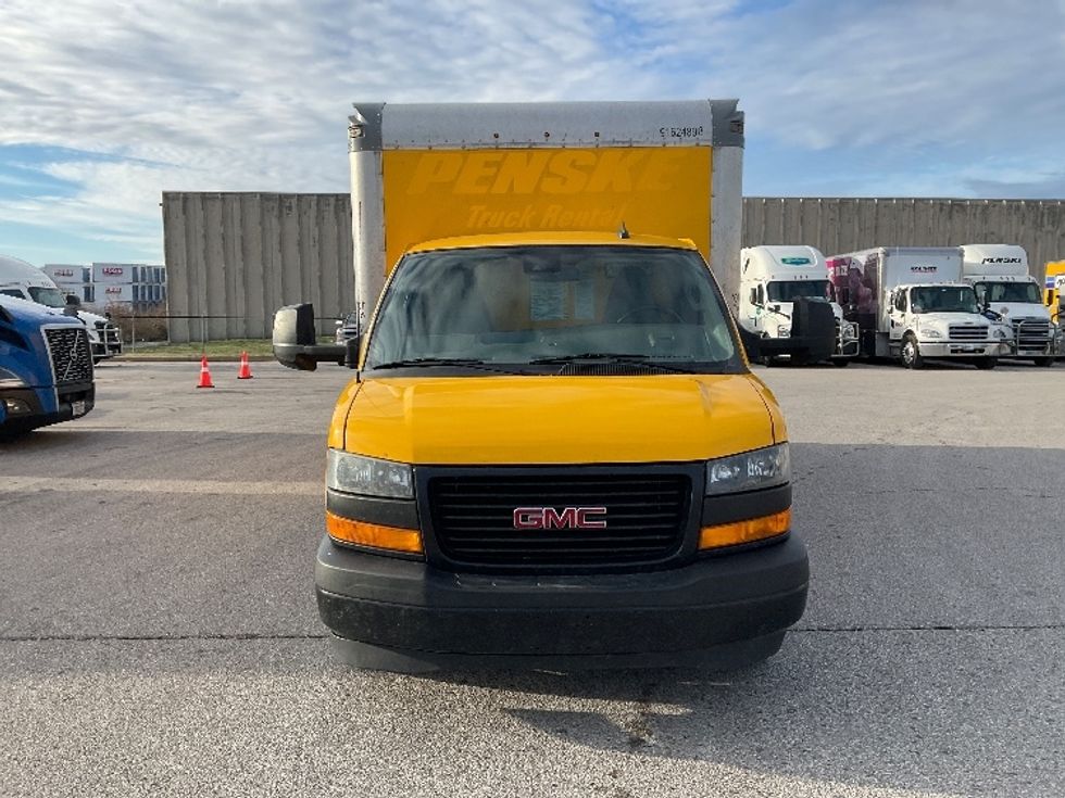 Light Duty Box Truck-Light and Medium Duty Trucks-GMC-2022-Savana G33903-Earth City-MO-88,204\n\t\tmiles-$ 29,500 - Image 2