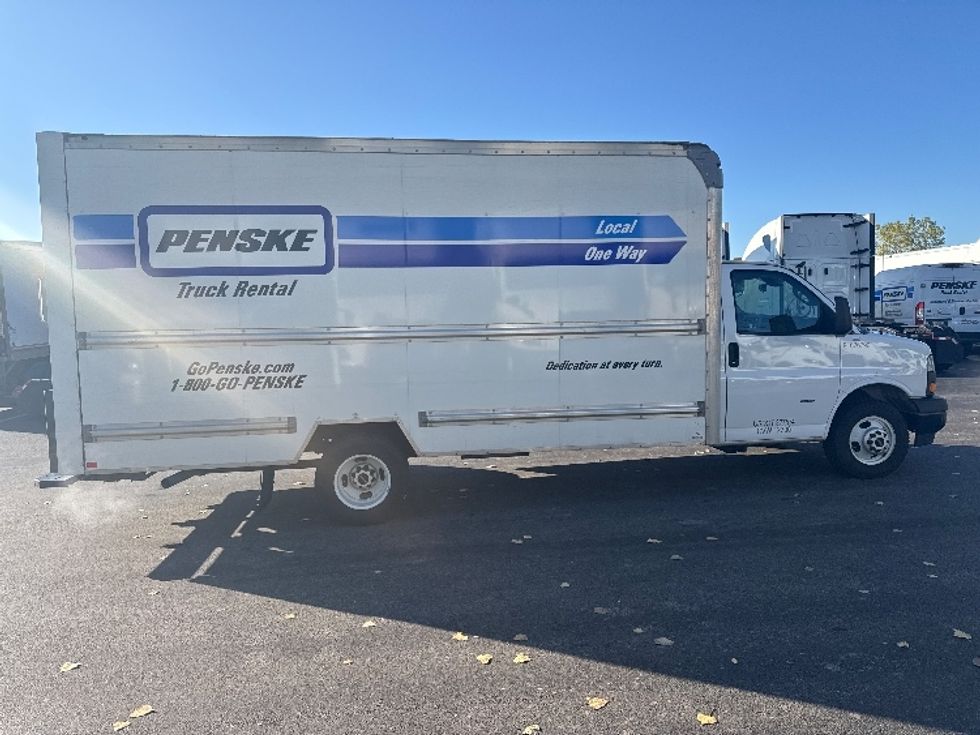 Light Duty Box Truck-Light and Medium Duty Trucks-GMC-2022-Savana G33903-East Chicago-IN-103,757\n\t\tmiles-$ 32,000 - Image 15