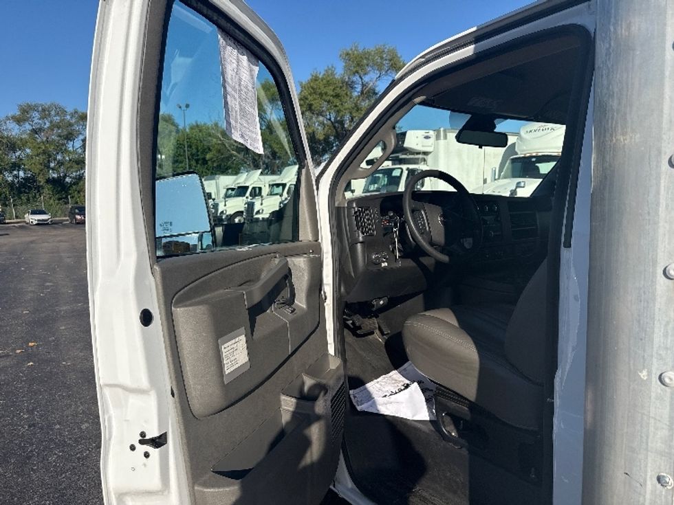 Light Duty Box Truck-Light and Medium Duty Trucks-GMC-2022-Savana G33903-East Chicago-IN-103,757\n\t\tmiles-$ 32,000 - Image 16