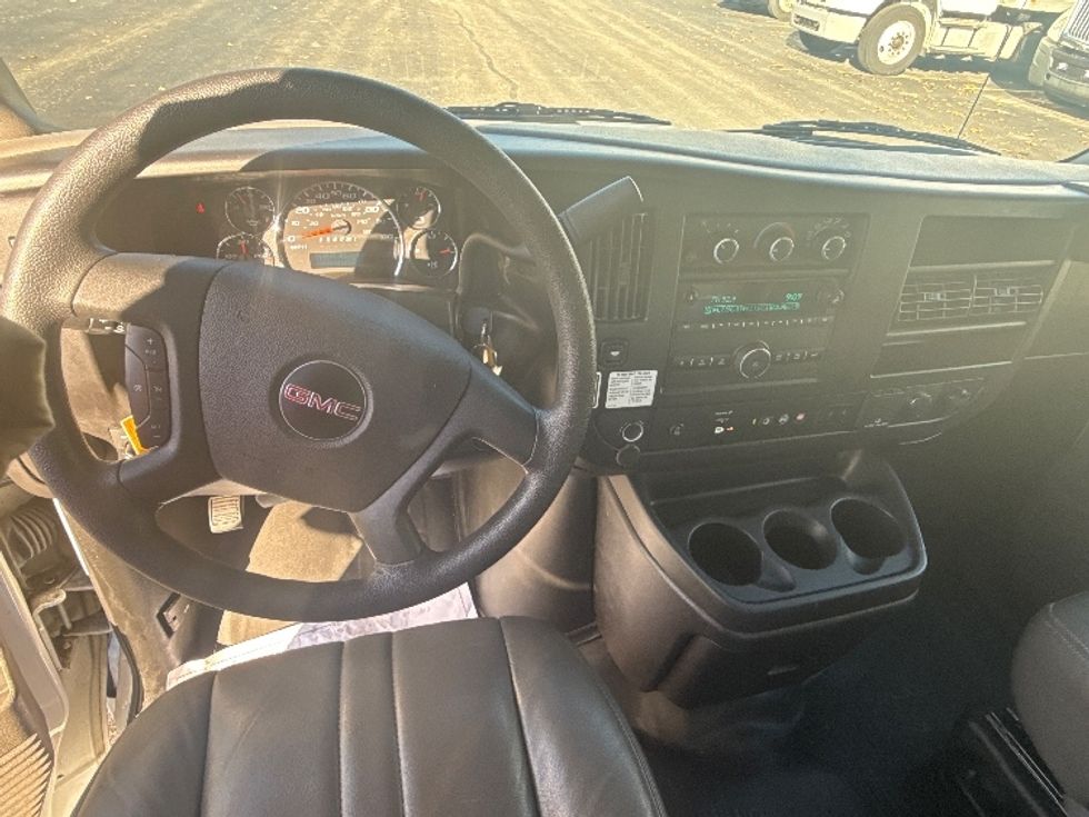 Light Duty Box Truck-Light and Medium Duty Trucks-GMC-2022-Savana G33903-East Chicago-IN-103,757\n\t\tmiles-$ 32,000 - Image 18