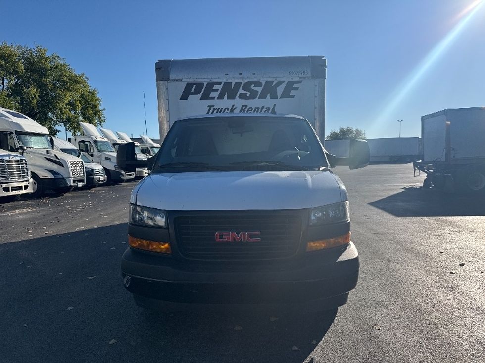 Light Duty Box Truck-Light and Medium Duty Trucks-GMC-2022-Savana G33903-East Chicago-IN-103,757\n\t\tmiles-$ 32,000 - Image 2
