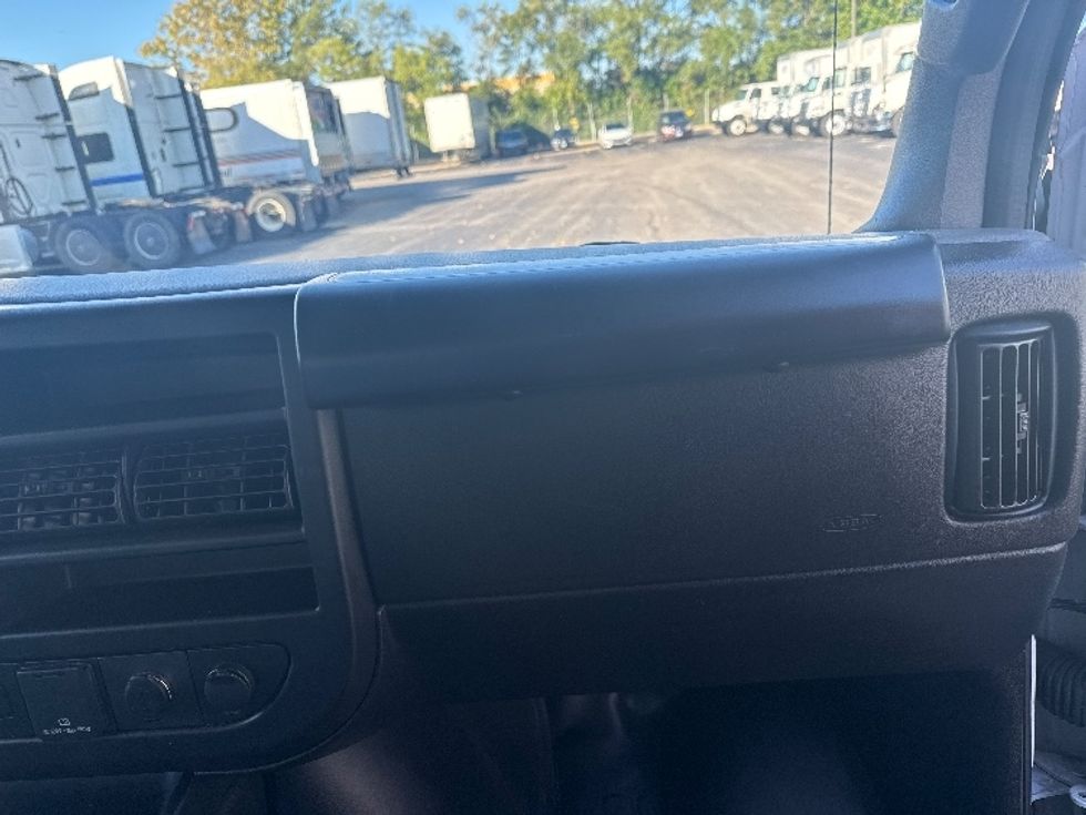 Light Duty Box Truck-Light and Medium Duty Trucks-GMC-2022-Savana G33903-East Chicago-IN-103,757\n\t\tmiles-$ 32,000 - Image 21