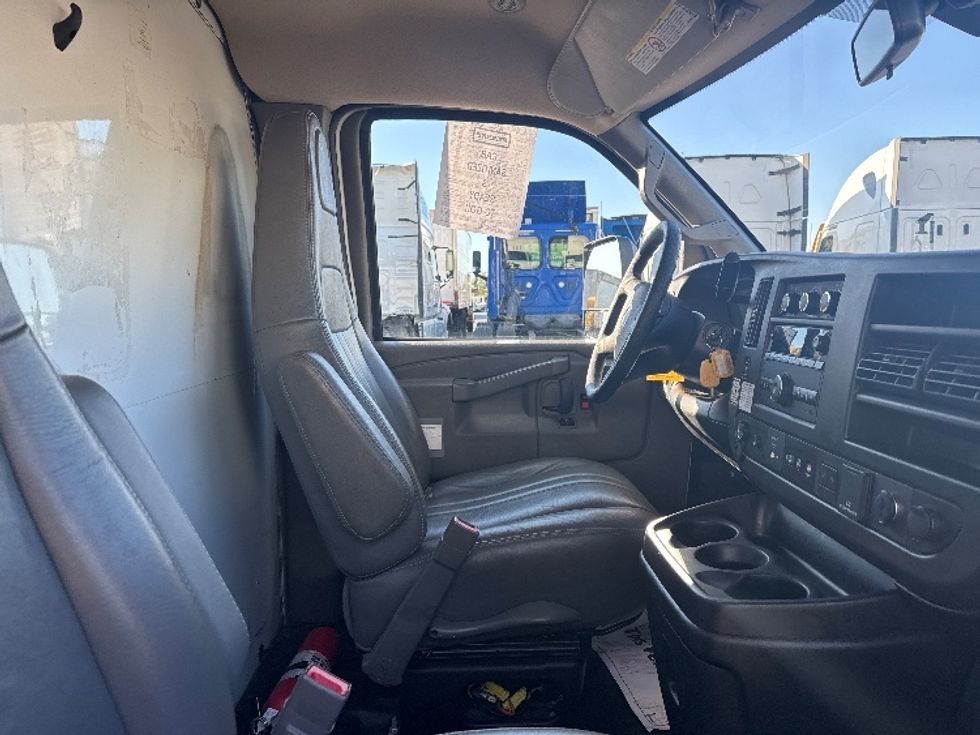 Light Duty Box Truck-Light and Medium Duty Trucks-GMC-2022-Savana G33903-East Chicago-IN-103,757\n\t\tmiles-$ 32,000 - Image 22