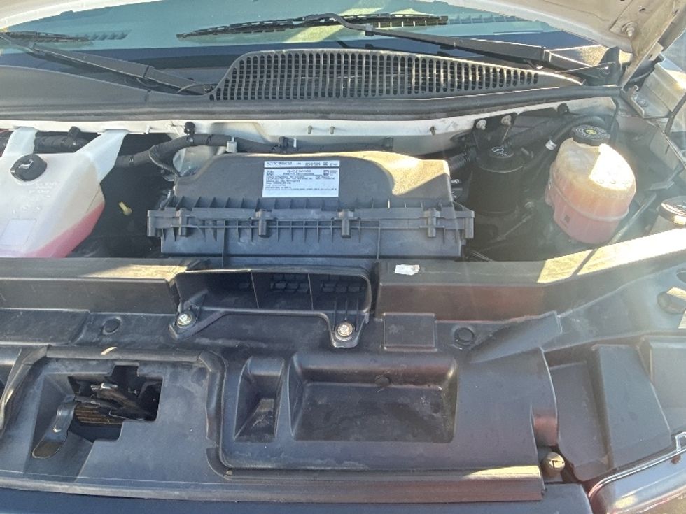 Light Duty Box Truck-Light and Medium Duty Trucks-GMC-2022-Savana G33903-East Chicago-IN-103,757\n\t\tmiles-$ 32,000 - Image 24