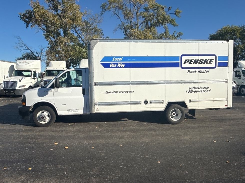 Light Duty Box Truck-Light and Medium Duty Trucks-GMC-2022-Savana G33903-East Chicago-IN-103,757\n\t\tmiles-$ 32,000 - Image 4