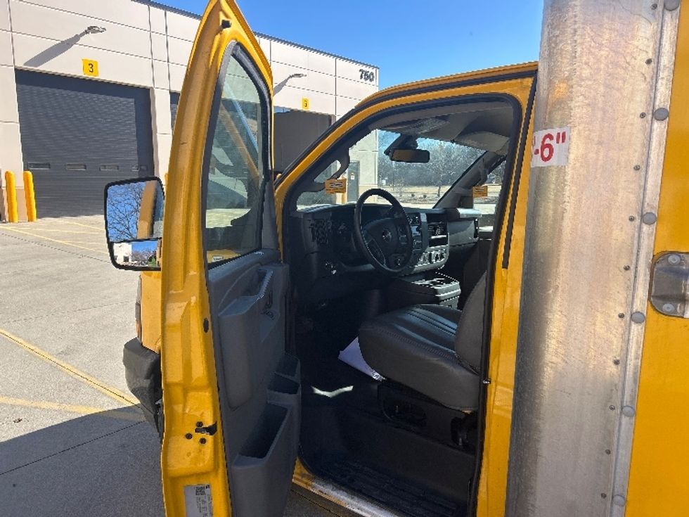 Light Duty Box Truck-Light and Medium Duty Trucks-GMC-2022-Savana G33903-East Chicago-IN-103,857\n\t\tmiles-$ 28,250 - Image 13