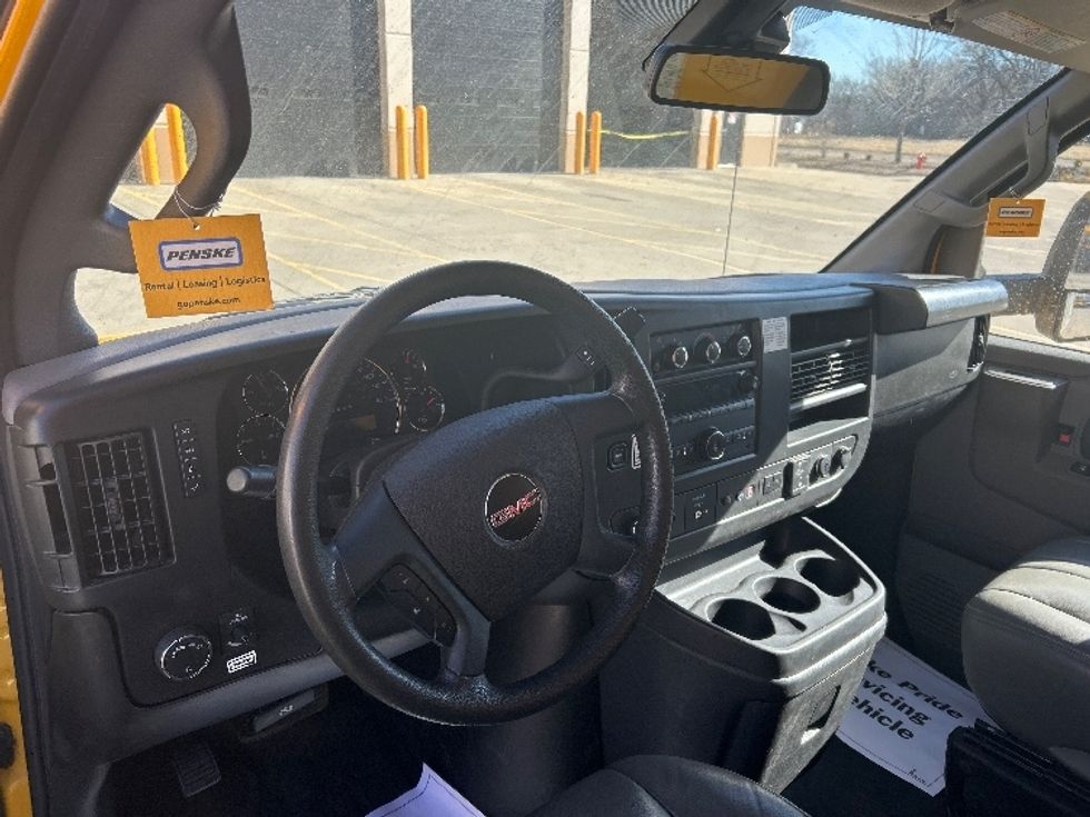 Light Duty Box Truck-Light and Medium Duty Trucks-GMC-2022-Savana G33903-East Chicago-IN-103,857\n\t\tmiles-$ 28,250 - Image 15