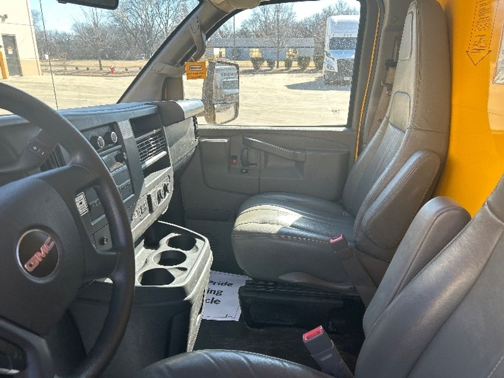 Light Duty Box Truck-Light and Medium Duty Trucks-GMC-2022-Savana G33903-East Chicago-IN-103,857\n\t\tmiles-$ 28,250 - Image 16
