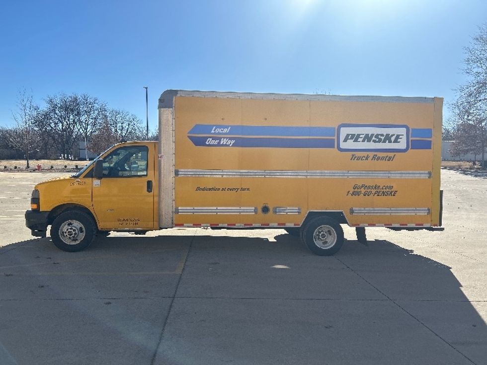 Light Duty Box Truck-Light and Medium Duty Trucks-GMC-2022-Savana G33903-East Chicago-IN-103,857\n\t\tmiles-$ 28,250 - Image 4