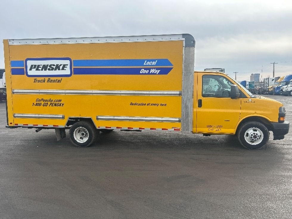 Light Duty Box Truck-Light and Medium Duty Trucks-GMC-2022-Savana G33903-East Chicago-IN-106,734\n\t\tmiles-$ 27,750 - Image 15