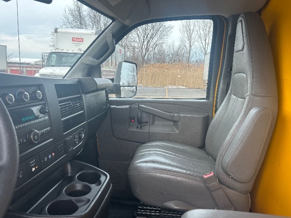 Light Duty Box Truck-Light and Medium Duty Trucks-GMC-2022-Savana G33903-East Chicago-IN-106,734\n\t\tmiles-$ 27,750 - Image 19