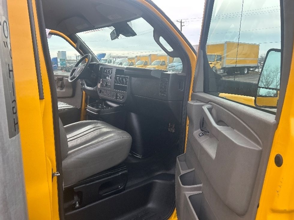 Light Duty Box Truck-Light and Medium Duty Trucks-GMC-2022-Savana G33903-East Chicago-IN-106,734\n\t\tmiles-$ 27,750 - Image 20