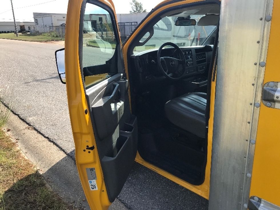 Light Duty Box Truck-Light and Medium Duty Trucks-GMC-2022-Savana G33903-East Chicago-IN-111,535\n\t\tmiles-$ 27,000 - Image 16