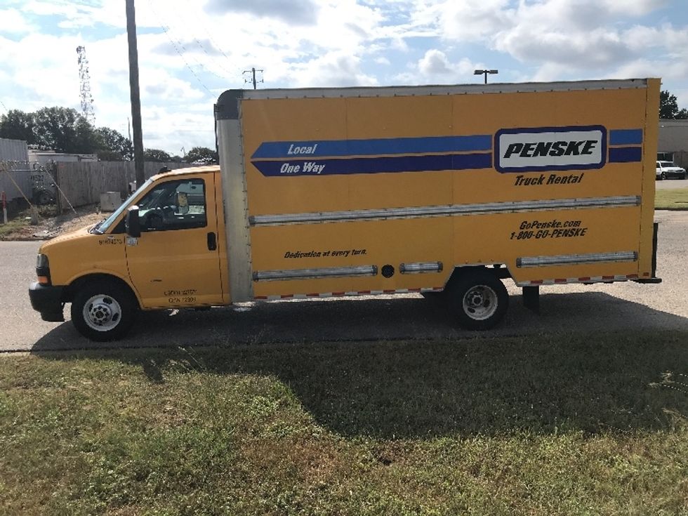 Light Duty Box Truck-Light and Medium Duty Trucks-GMC-2022-Savana G33903-East Chicago-IN-111,535\n\t\tmiles-$ 27,000 - Image 4