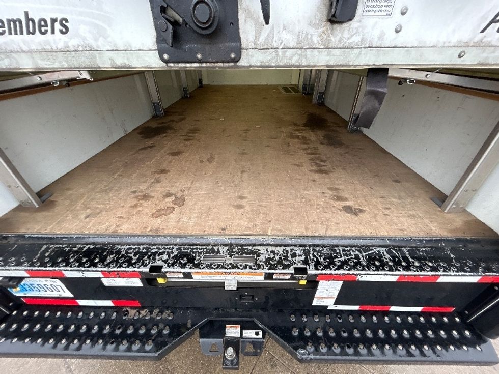 2022 Gmc Savana 3500 Cutaway photo 10