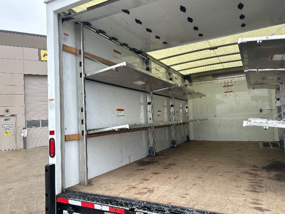 2022 Gmc Savana 3500 Cutaway photo 11